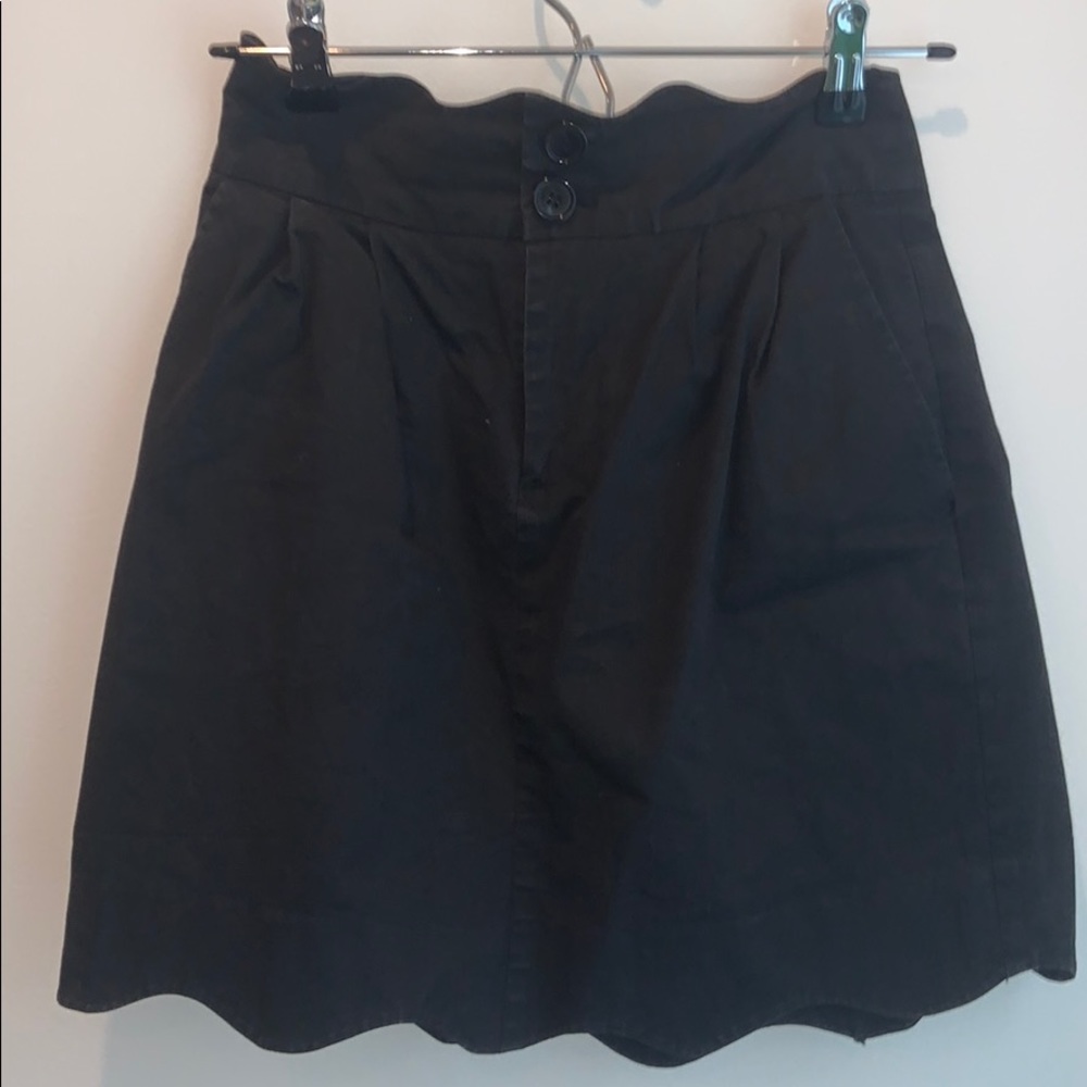 Stylish Scalloped Black Skirt with Pockets